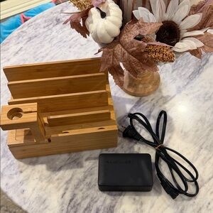 RAVPower Black Charging Station with Bamboo Stand